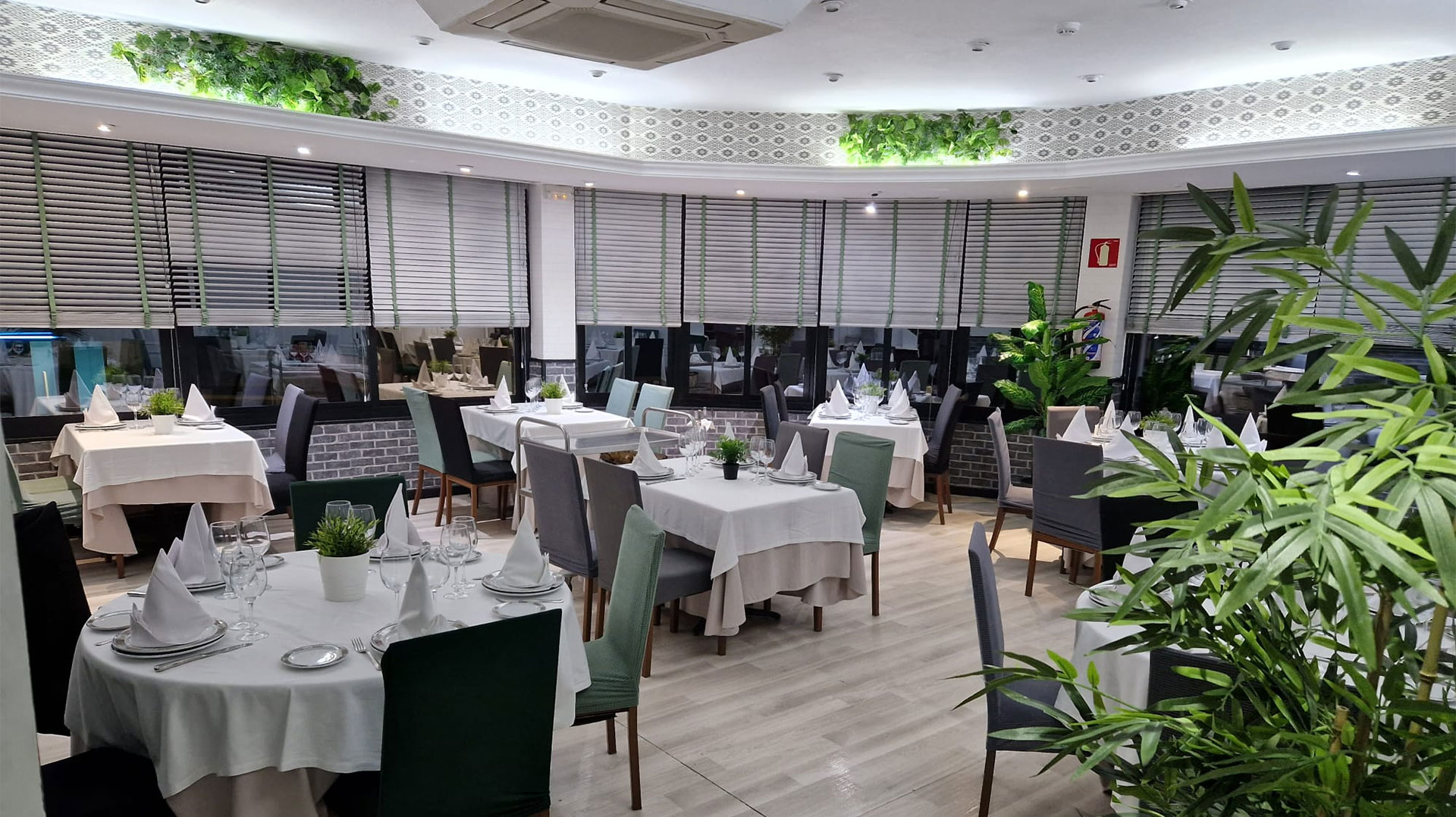 ss_reyes_restaurante_marisqueria_luis_2_salon1
